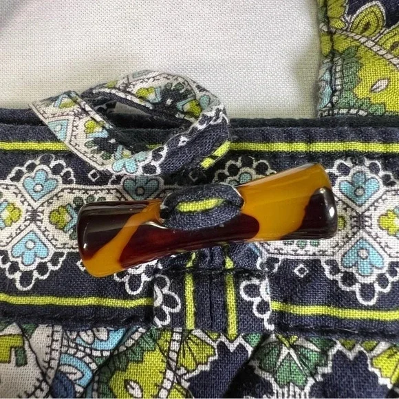 Vera Bradley CAMBRIDGE 11 x 8 like new - Picture 6 of 9